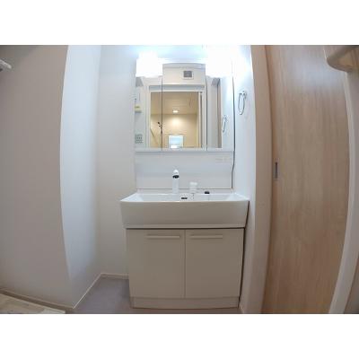 リズ　リーフ 103【管理NO：1-027917001-01030】 ★家具家電は申し込み後に搬入します★の物件画像