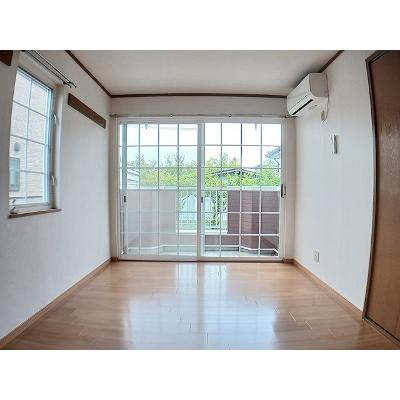 エヴァーグリーンハイム 101【管理NO：1-007703801-01010】 ★家具家電は申し込み後に搬入しますの物件画像
