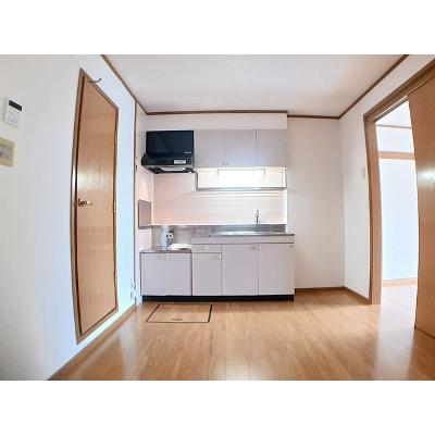 エヴァーグリーンハイム 101【管理NO：1-007703801-01010】 ★家具家電は申し込み後に搬入しますの物件画像