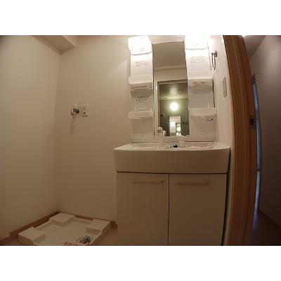 メープルツリー 201【管理NO：1-016933001-02010】 ★家具家電は申し込み後に搬入します★の物件画像