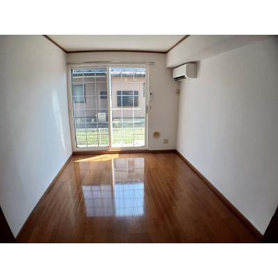 リファインド 103【管理NO：1-010542801-01030】 ★家具家電は申し込み後に搬入しますの物件画像