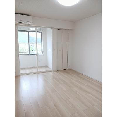 シャトーブランシェ　Ⅴ 101【管理NO：1-027124401-01010】 ★家具家電は申し込み後に搬入しますの物件画像