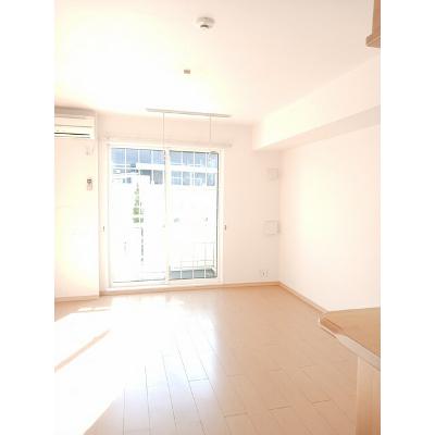 ポライトリーセイス 102【管理NO：1-016895801-01020】 ★家具家電は申し込み後に搬入します★の物件画像