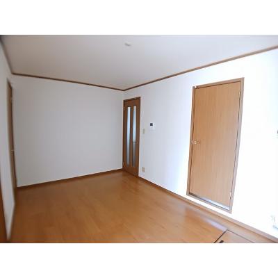 エスコーポ 102【管理NO：1-010238201-01020】 ★家具家電は申し込み後に搬入します★の物件画像