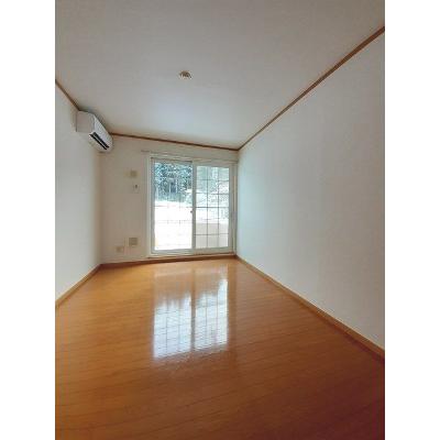 シャローン・ソーヌ 101【管理NO：1-012075401-01010】 ★家具家電は申し込み後に搬入しますの物件画像