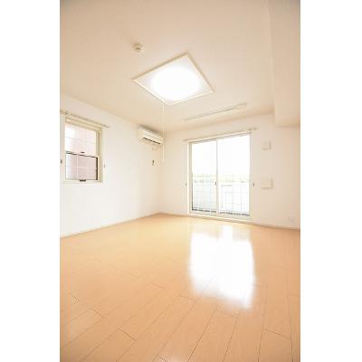 ヴィーナス　春 101【管理NO：1-017053701-01010】 ★家具家電は申し込み後に搬入します★の物件画像