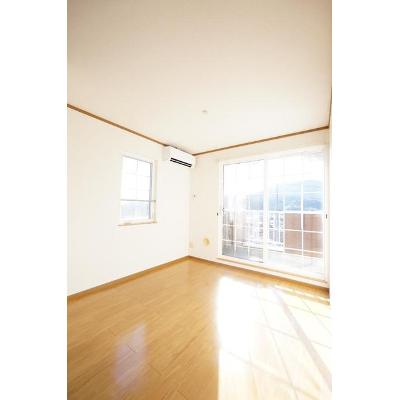 ウリイシパレス 201【管理NO：1-011030301-02010】 ★家具家電は申し込み後に搬入します★の物件画像