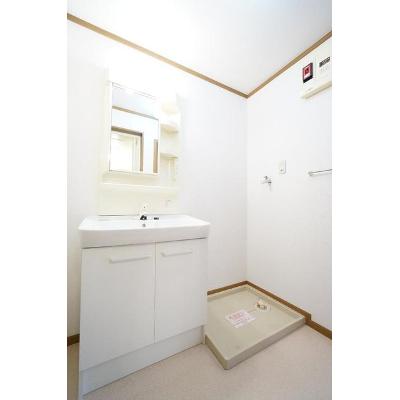 ウリイシパレス 201【管理NO：1-011030301-02010】 ★家具家電は申し込み後に搬入します★の物件画像