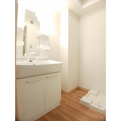 エアリー 105【管理NO：1-015703301-01040】 ★家具家電は申し込み後に搬入します★の物件画像