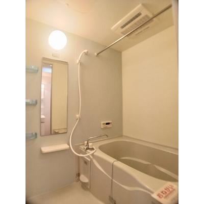 エアリー 102【管理NO：1-015703301-01020】 ★家具家電は申し込み後に搬入します★の物件画像