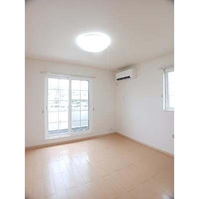 ディヴェルテンテ　カザ 202【管理NO：1-015890901-02020】 ★家具家電は申し込み後に搬入します★の物件画像