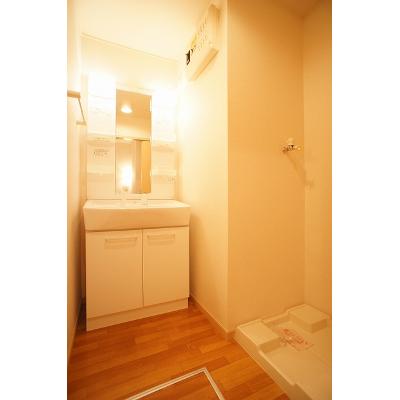 パーク　ビサイド中岡 201【管理NO：1-015549201-02010】 ★家具家電は申し込み後に搬入します★の物件画像