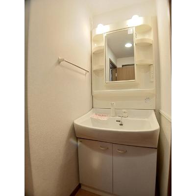 コモド・アビターレ 202【管理NO：1-010932301-02020】 ★家具家電は申し込み後に搬入します★の物件画像