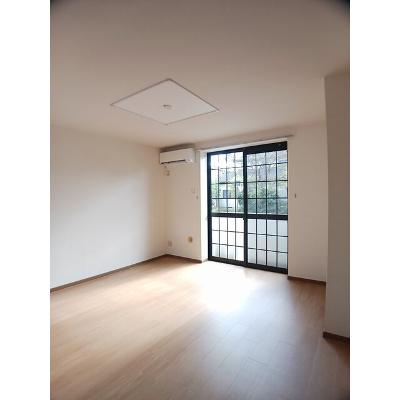 コモド・アビターレ 102【管理NO：1-010932301-01020】 ★家具家電は申し込み後に搬入します★の物件画像