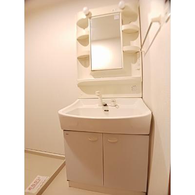 コモド・アビターレ 102【管理NO：1-010932301-01020】 ★家具家電は申し込み後に搬入します★の物件画像