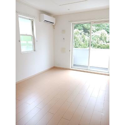 ホワイト・プレセアＢ 103【管理NO：1-016240102-01030】 ★家具家電は申し込み後に搬入します★の物件画像