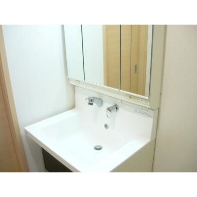 フィオーレ 201【管理NO：1-017206101-02010】 ★家具家電は申し込み後に搬入します★の物件画像