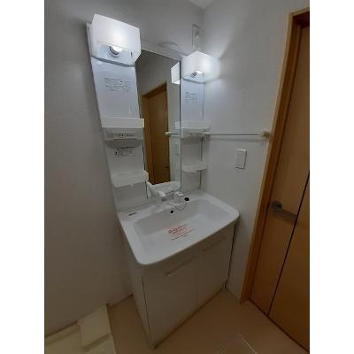 カラー 201【管理NO：1-018880701-02010】 ★家具家電は申し込み後に搬入しますの物件画像