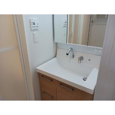 エリオス 104【管理NO：1-028224801-01040】 ★家具家電は申し込み後に搬入します★の物件画像