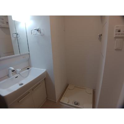 リッシュ 302【管理NO：1-028619001-03020】 ★家具家電は申し込み後に搬入します★の物件画像