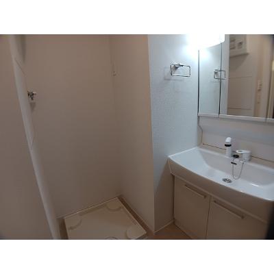 リッシュ 301【管理NO：1-028619001-03010】 ★家具家電は申し込み後に搬入します★の物件画像