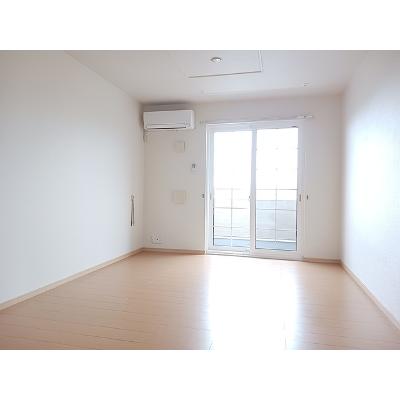 セイバリーヒル 103【管理NO：1-016488701-01030】 ★家具家電は申し込み後に搬入します★の物件画像