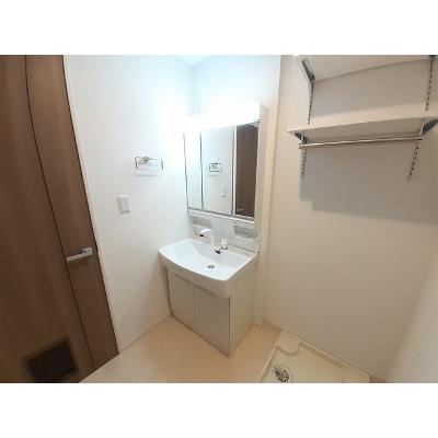 フェニックスＢ 102【管理NO：1-026944902-01020】 ★家具家電は申し込み後に搬入します★の物件画像