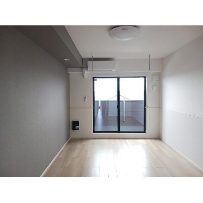 ヒカルサ三郷中央 305【管理NO：1-028302401-03050】 ★家具家電は申し込み後に搬入しますの物件画像
