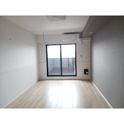 ヒカルサ三郷中央 302【管理NO：1-028302401-03020】 ★家具家電は申し込み後に搬入しますの物件画像