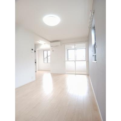メゾン　ド　シャルール 201【管理NO：1-022034701-02010】 ★家具家電は申し込み後に搬入しますの物件画像