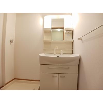 ウィスティリア　Ⅱ 101【管理NO：1-013909001-01010】 ★家具家電は申し込み後に搬入します★の物件画像