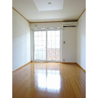 レフィナード 103【管理NO：1-011682501-01030】 ★家具家電は申し込み後に搬入します★の物件画像