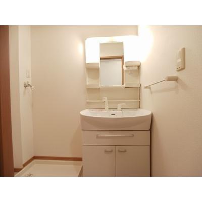 ウララ 101【管理NO：1-014484501-01010】 ★家具家電は申し込み後に搬入します 2026年08月上旬入居可能の物件画像
