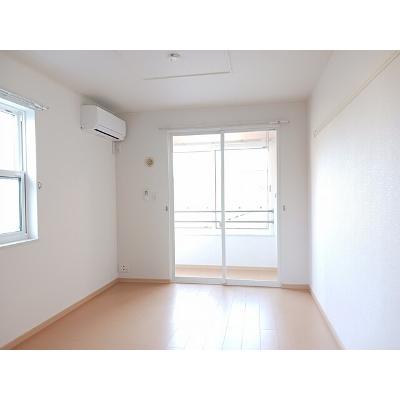 ウィステリアスタイル 103【管理NO：1-015946601-01030】 ★家具家電は申し込み後に搬入しますの物件画像