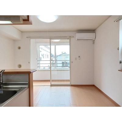 クロンドールⅡ 204【管理NO：1-015372102-02040】 ★家具家電は申し込み後に搬入します★の物件画像