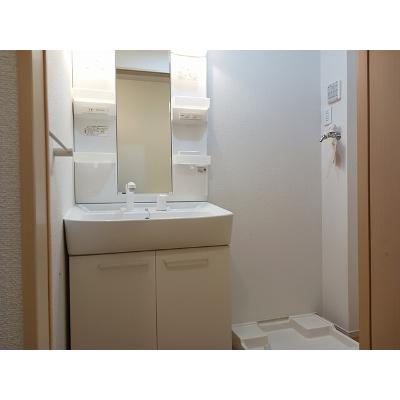 グランティス 101【管理NO：1-017327901-01010】 ★家具家電は申し込み後に搬入しますの物件画像