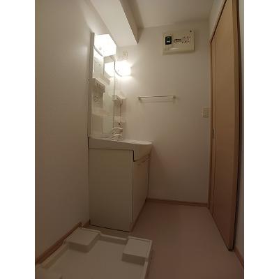 コモドプレッソ 102【管理NO：1-016481601-01020】 ★家具家電は申し込み後に搬入します★の物件画像