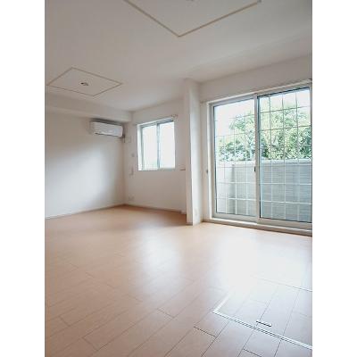 シャンドコリーヌ 105【管理NO：1-017349401-01040】 ★家具家電は申し込み後に搬入します★の物件画像