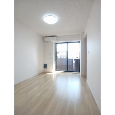 ココル 102【管理NO：1-028106501-01020】 ★家具家電は申し込み後に搬入します★の物件画像