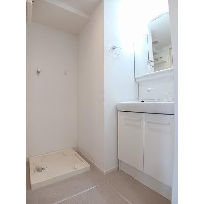 ココル 102【管理NO：1-028106501-01020】 ★家具家電は申し込み後に搬入します★の物件画像