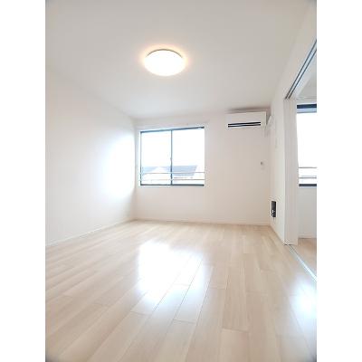 ジール 203【管理NO：1-028356701-02030】 ★家具家電は申し込み後に搬入します★の物件画像