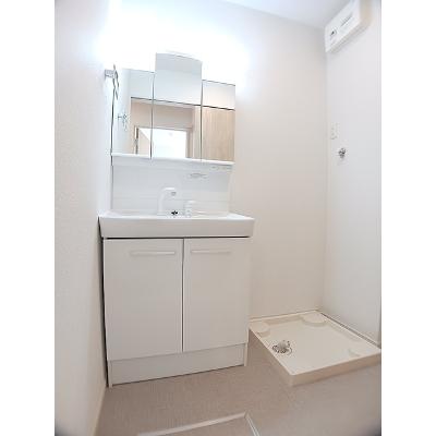 ジール 203【管理NO：1-028356701-02030】 ★家具家電は申し込み後に搬入します★の物件画像
