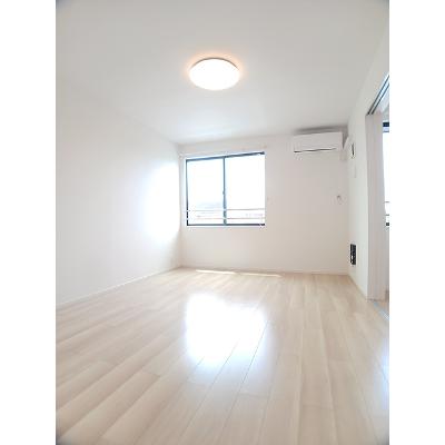 ジール 202【管理NO：1-028356701-02020】 ★家具家電は申し込み後に搬入します★の物件画像
