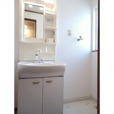 カモミール２ 101【管理NO：1-010070301-01010】 ★家具家電は申し込み後に搬入します★の物件画像