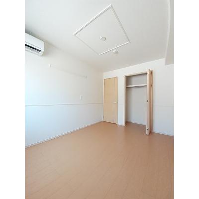 エトワール 102【管理NO：1-019848302-01020】 ★家具家電は申し込み後に搬入します★の物件画像