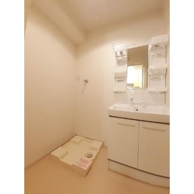 エトワール 102【管理NO：1-019848302-01020】 ★家具家電は申し込み後に搬入します★の物件画像