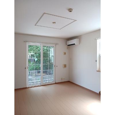 フィオーレ 102【管理NO：1-015232501-01020】 ★家具家電は申し込み後に搬入します★の物件画像