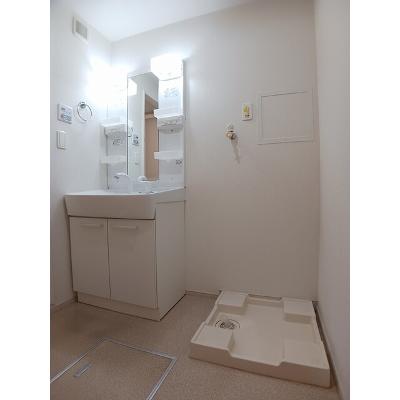 プリムローズ 202【管理NO：1-017821401-02020】 ★家具家電は申し込み後に搬入しますの物件画像
