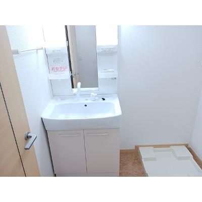 ローレル　コート 205【管理NO：1-015943401-02040】 ★家具家電は申し込み後に搬入します★の物件画像