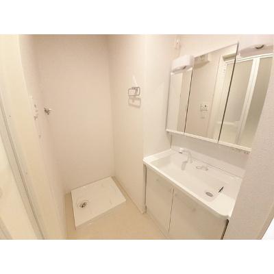 グロリアス丸野 102【管理NO：1-027329601-01020】 ★家具家電は申し込み後に搬入します 2026年08月下旬入居可能の物件画像